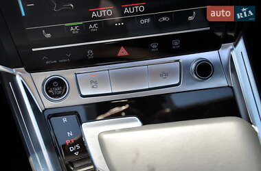 Внедорожник / Кроссовер Audi e-tron 2022 в 