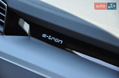 Внедорожник / Кроссовер Audi e-tron 2022 в 