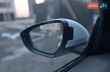 Внедорожник / Кроссовер Audi e-tron 2020 в 