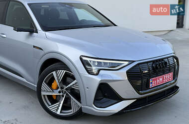 Внедорожник / Кроссовер Audi e-tron 2022 в 