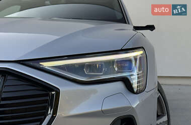 Внедорожник / Кроссовер Audi e-tron 2022 в 