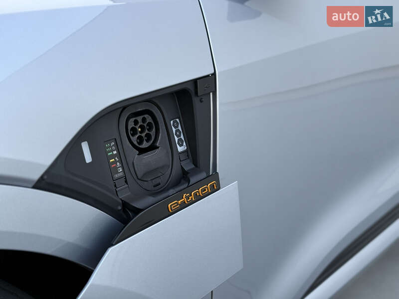 Внедорожник / Кроссовер Audi e-tron 2022 в Киеве