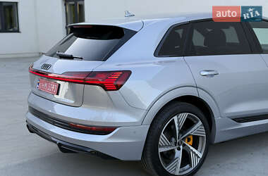 Внедорожник / Кроссовер Audi e-tron 2022 в 