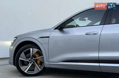 Внедорожник / Кроссовер Audi e-tron 2022 в 