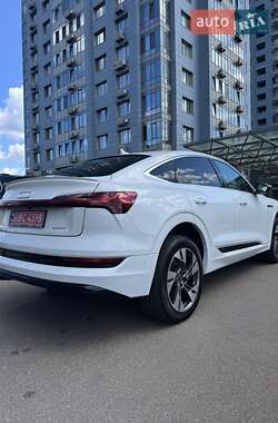 Внедорожник / Кроссовер Audi e-tron 2022 в 