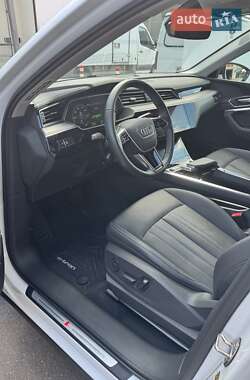 Внедорожник / Кроссовер Audi e-tron 2022 в 