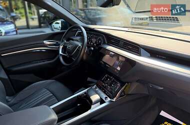 Внедорожник / Кроссовер Audi e-tron 2021 в 