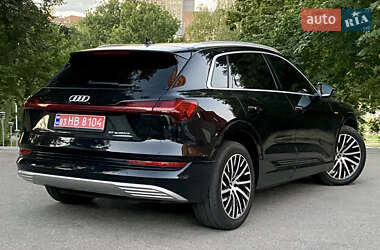 Внедорожник / Кроссовер Audi e-tron 2019 в 