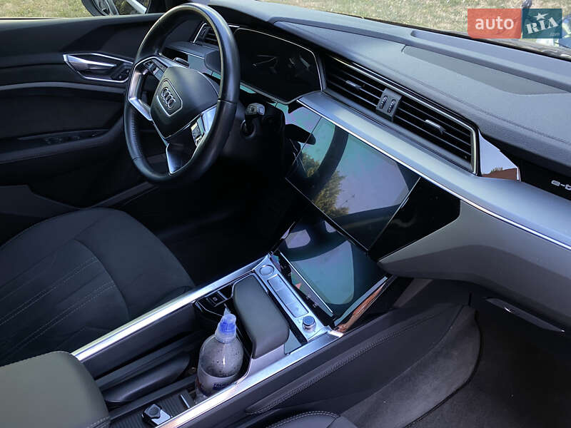 Внедорожник / Кроссовер Audi e-tron 2019 в Днепре