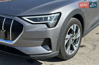 Внедорожник / Кроссовер Audi e-tron 2019 в 