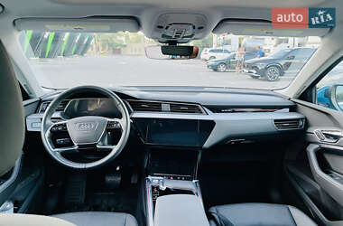Внедорожник / Кроссовер Audi e-tron 2019 в 