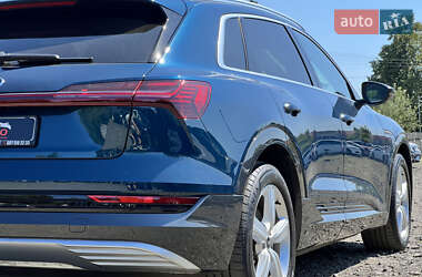 Внедорожник / Кроссовер Audi e-tron 2023 в 