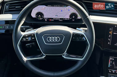 Внедорожник / Кроссовер Audi e-tron 2023 в 