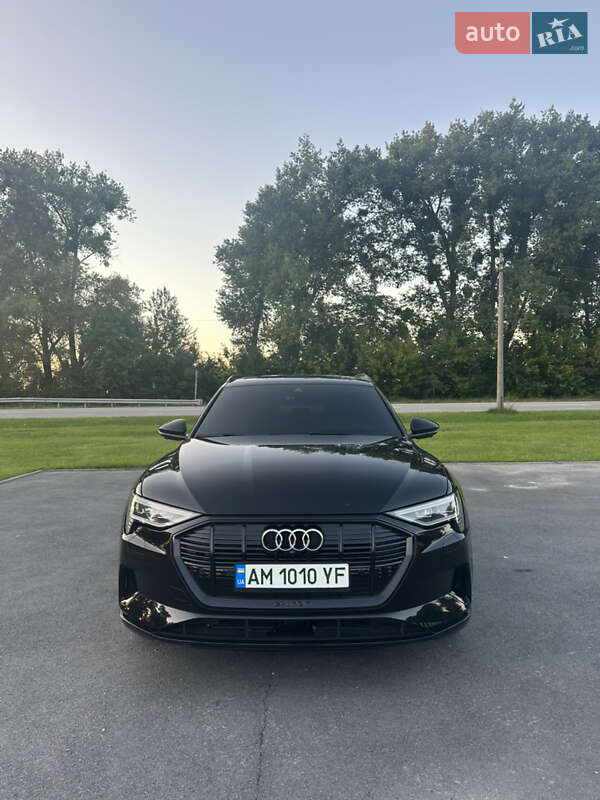 Внедорожник / Кроссовер Audi e-tron 2019 в 