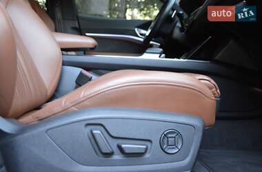 Внедорожник / Кроссовер Audi e-tron 2020 в 