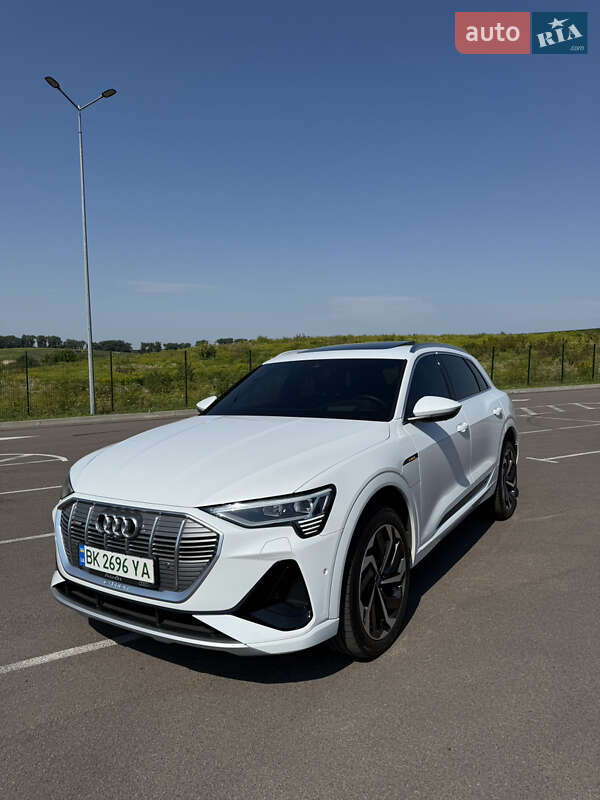 Внедорожник / Кроссовер Audi e-tron 2021 в Ровно