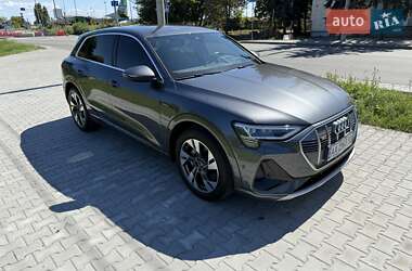 Внедорожник / Кроссовер Audi e-tron 2021 в 