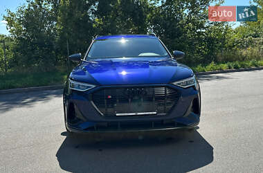 Внедорожник / Кроссовер Audi e-tron 2021 в 