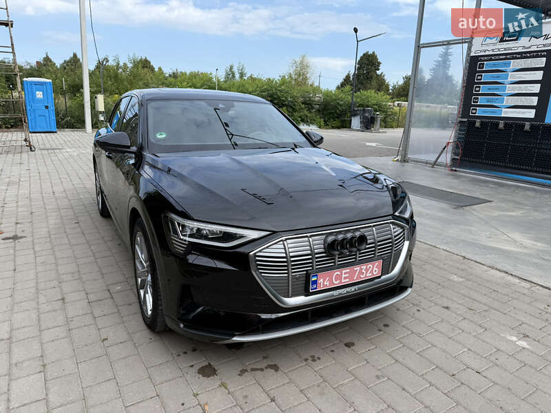Внедорожник / Кроссовер Audi e-tron 2019 в 