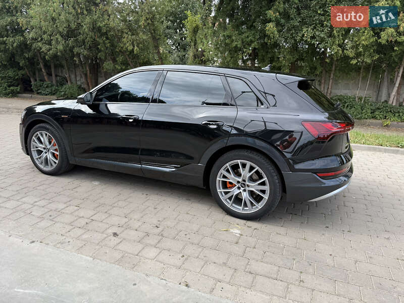 Внедорожник / Кроссовер Audi e-tron 2019 в 