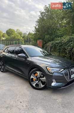 Внедорожник / Кроссовер Audi e-tron 2019 в 