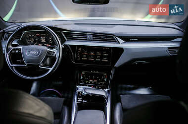 Внедорожник / Кроссовер Audi e-tron 2020 в 
