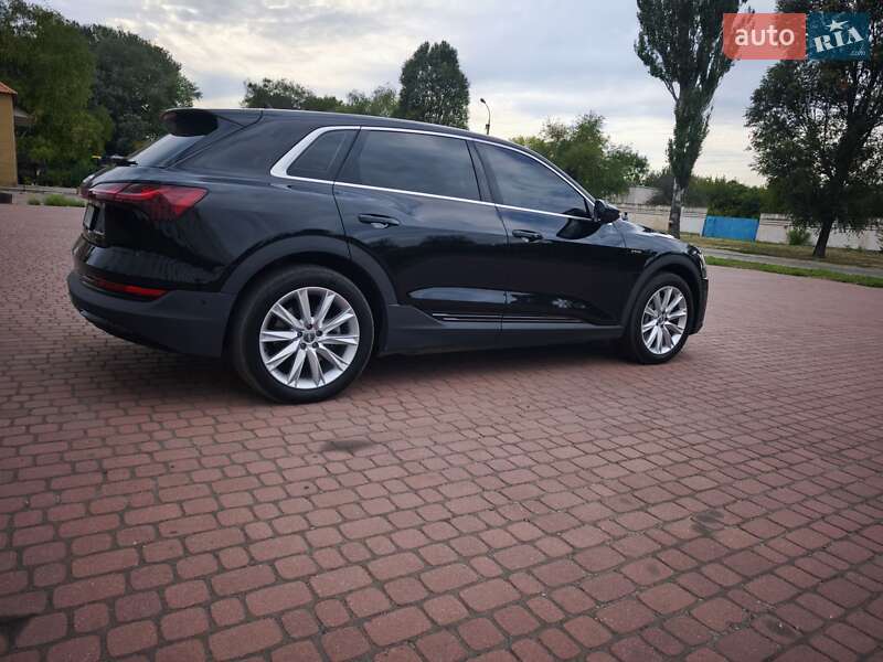 Внедорожник / Кроссовер Audi e-tron 2019 в Каменском