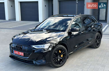 Внедорожник / Кроссовер Audi e-tron 2022 в 