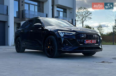 Внедорожник / Кроссовер Audi e-tron 2022 в 