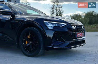 Внедорожник / Кроссовер Audi e-tron 2022 в 