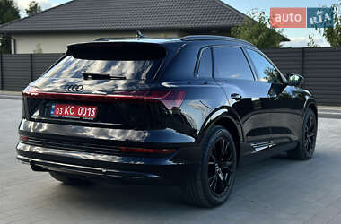 Внедорожник / Кроссовер Audi e-tron 2022 в 