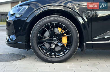 Внедорожник / Кроссовер Audi e-tron 2022 в 