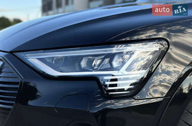 Внедорожник / Кроссовер Audi e-tron 2022 в 