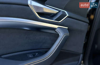 Внедорожник / Кроссовер Audi e-tron 2022 в 