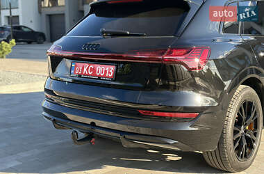 Внедорожник / Кроссовер Audi e-tron 2022 в 