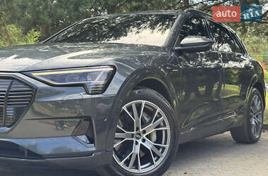 Внедорожник / Кроссовер Audi e-tron 2022 в 