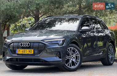 Внедорожник / Кроссовер Audi e-tron 2022 в 