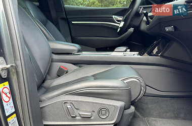 Внедорожник / Кроссовер Audi e-tron 2022 в 