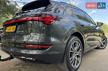 Внедорожник / Кроссовер Audi e-tron 2022 в 
