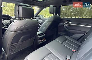 Внедорожник / Кроссовер Audi e-tron 2022 в 