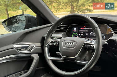Внедорожник / Кроссовер Audi e-tron 2022 в 