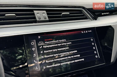 Внедорожник / Кроссовер Audi e-tron 2022 в 