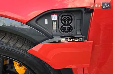 Внедорожник / Кроссовер Audi e-tron 2020 в 