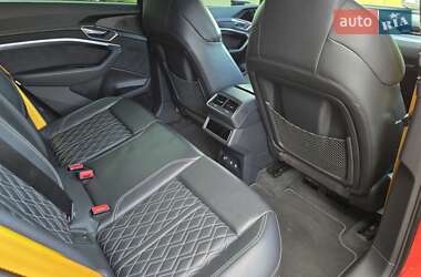 Внедорожник / Кроссовер Audi e-tron 2020 в 