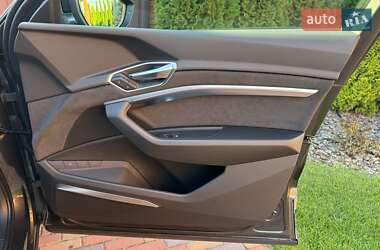 Внедорожник / Кроссовер Audi e-tron 2022 в 