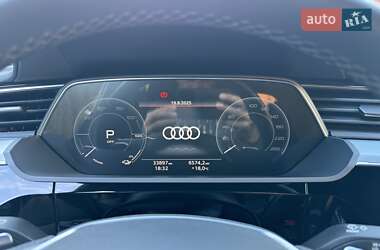 Внедорожник / Кроссовер Audi e-tron 2022 в 