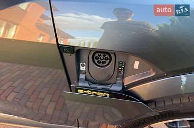 Внедорожник / Кроссовер Audi e-tron 2022 в 