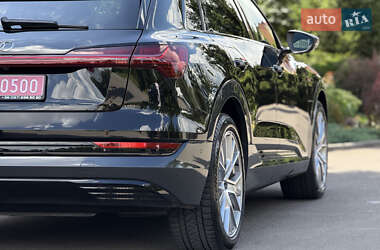 Позашляховик / Кросовер Audi e-tron 2020 в 