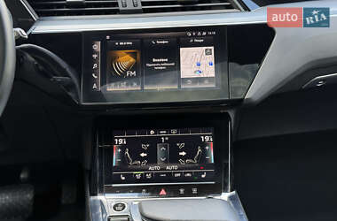 Позашляховик / Кросовер Audi e-tron 2020 в 