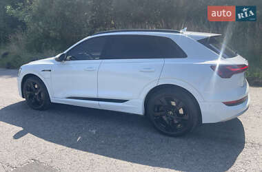 Внедорожник / Кроссовер Audi e-tron 2019 в 